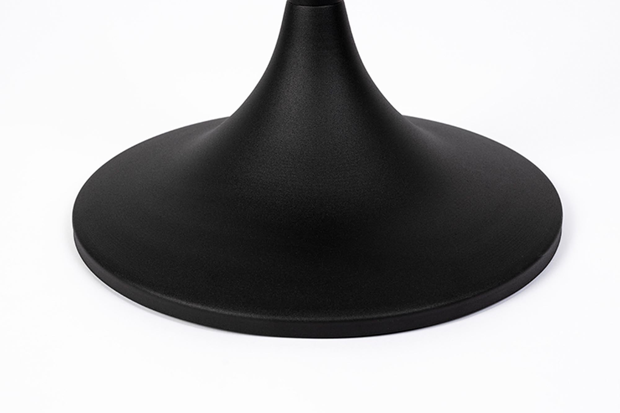 Kleiderständer Jason von Zuiver: Stilvolle Aufbewahrungslösung aus Gummibaumholz und Stahl für jedes Interieur.