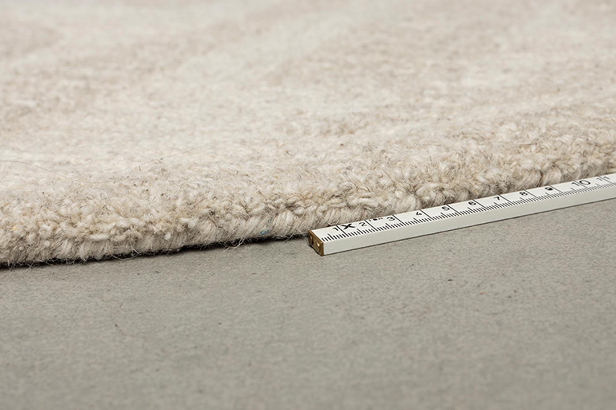 Eleganter Zuiver Forms Teppich: Zeitloses Design aus edler Wolle.