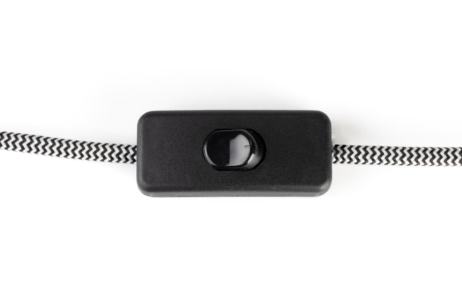 Moderne Tischlampe von Zuiver mit neigbarem Schnallenkopf. Ideal für stilvolle Akzente und gezielte Beleuchtung in jedem Raum.