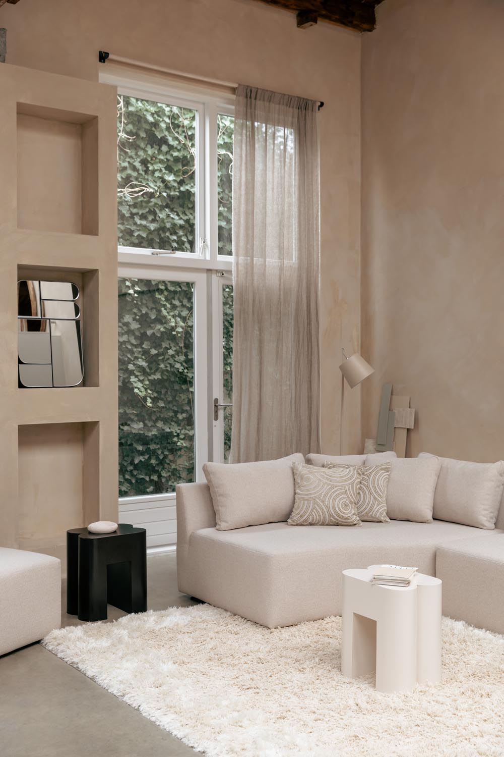 Entdecke den Curly Teppich 200x290 von Zuiver, inspiriert von traditionellen Berberteppichen, aus 100% Wolle für ein gemütliches Zuhause.