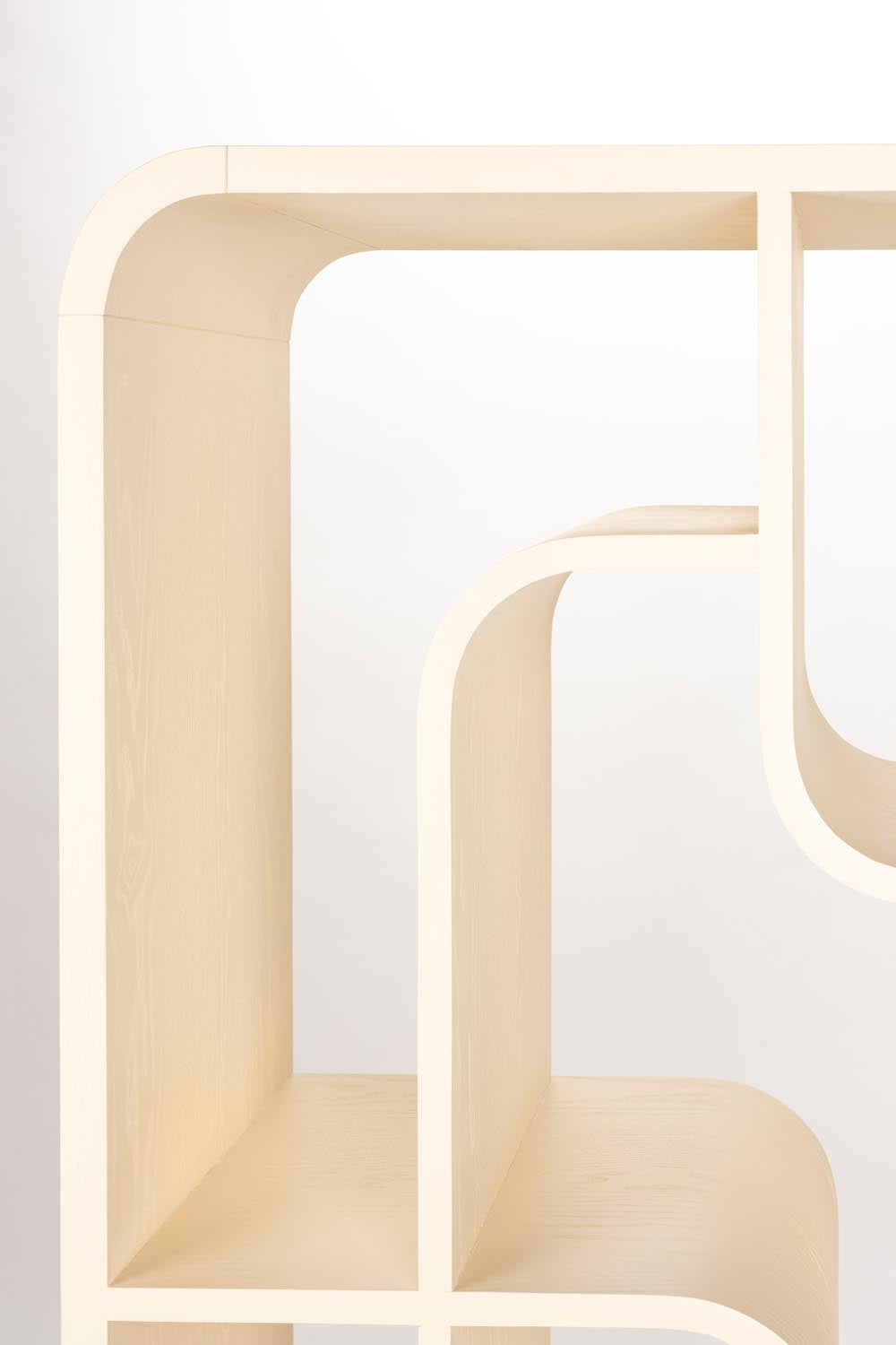 Zuiver Seven Schrank: Eleganter Stauraum für moderne Wohnräume.