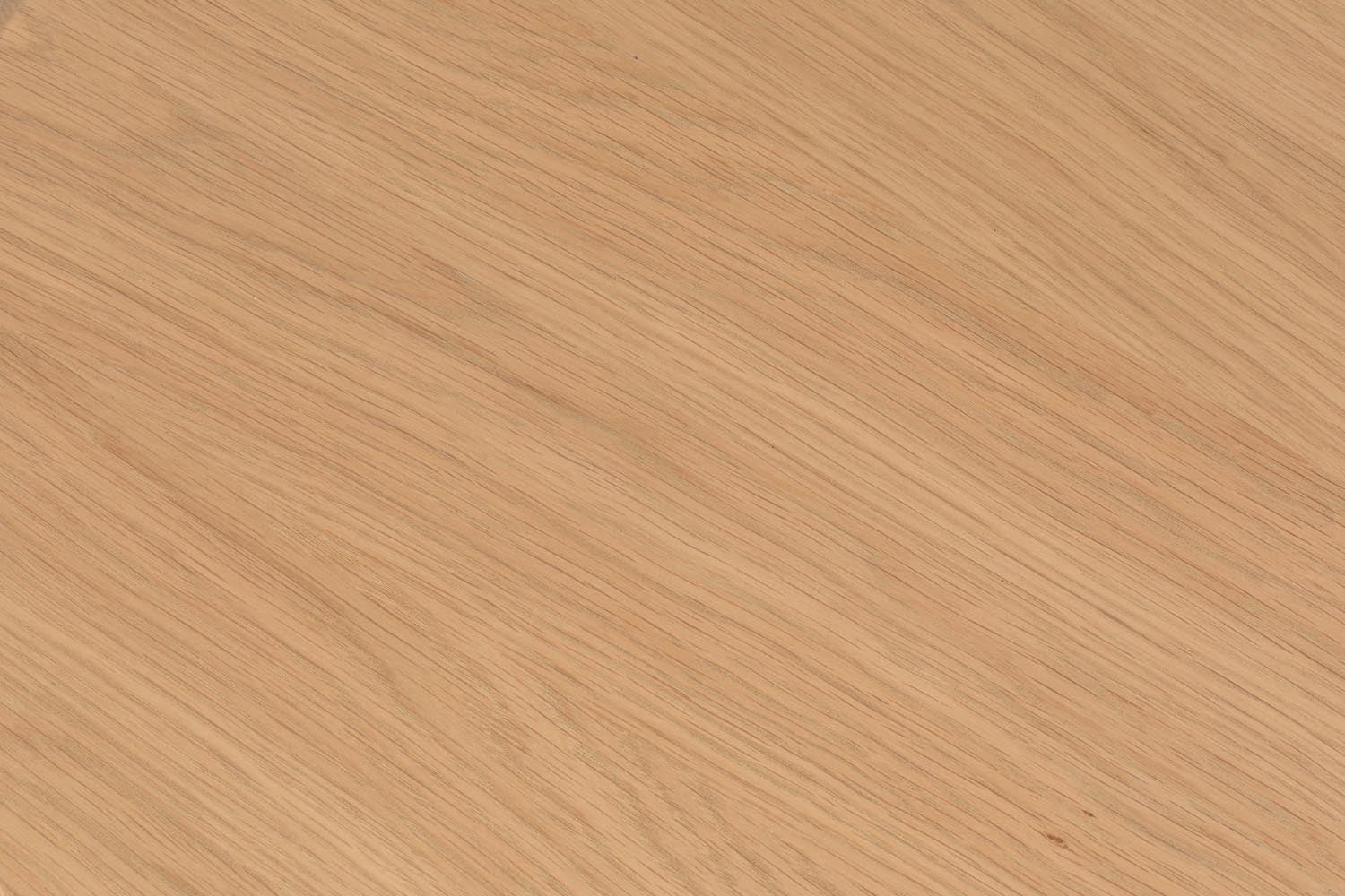 Chunk Beistelltisch: Massives Eichenholz für urbanes Design.