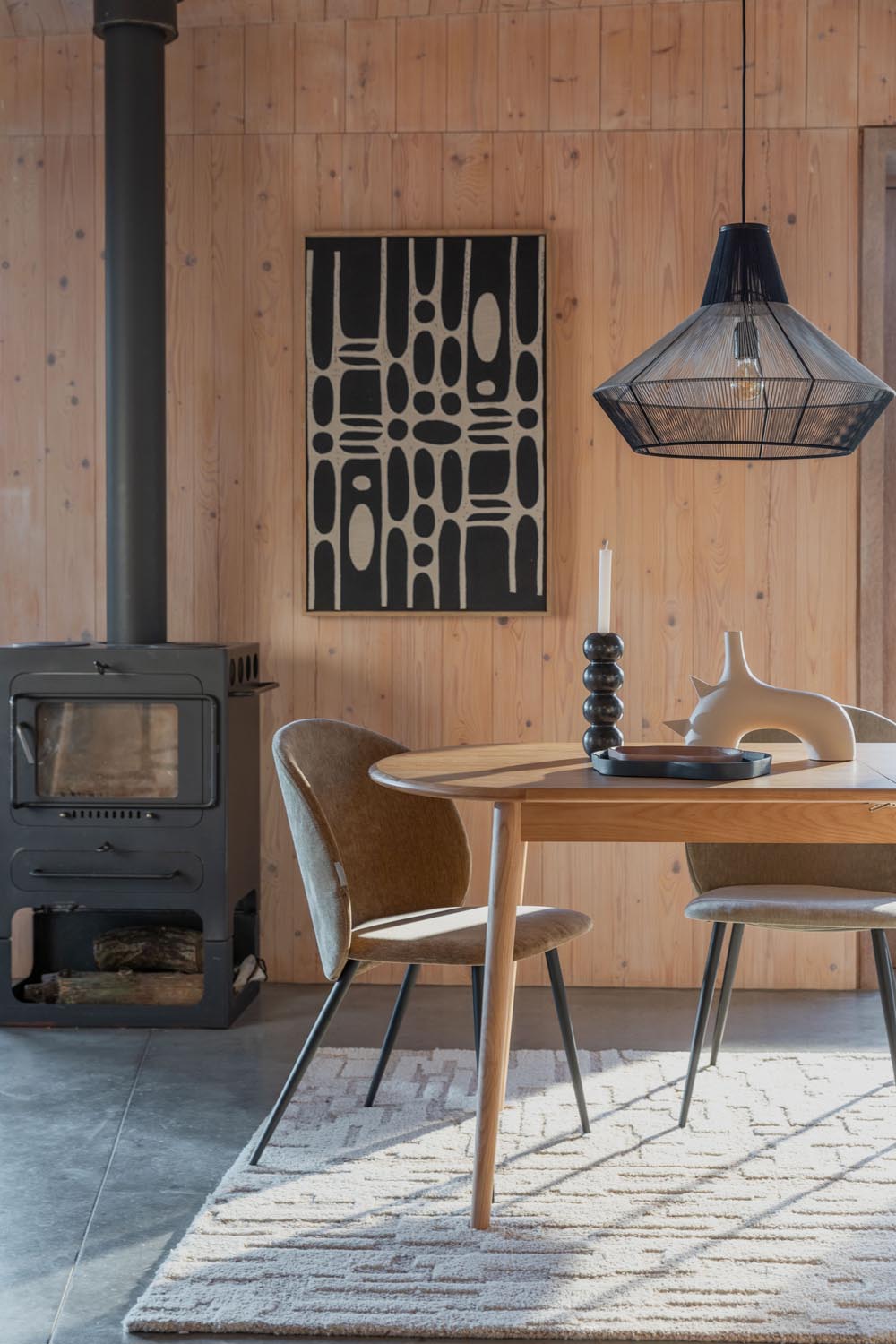 Zuiver Halo: Elegante Wandkunst mit faszinierendem Lichtspiel.