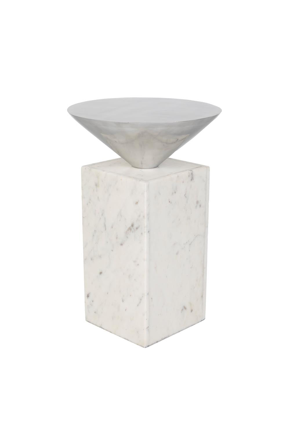 Eleganter Beistelltisch: Marmorplatte auf schlankem Aluminiumgestell.