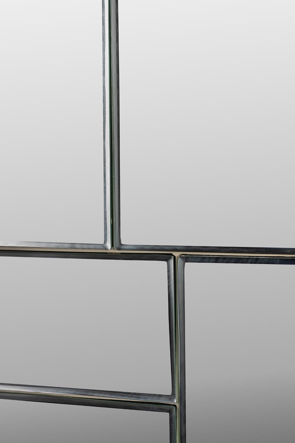 Zuiver Glamour Spiegel: Luxuriöser Blickfang für jedes Interieur.