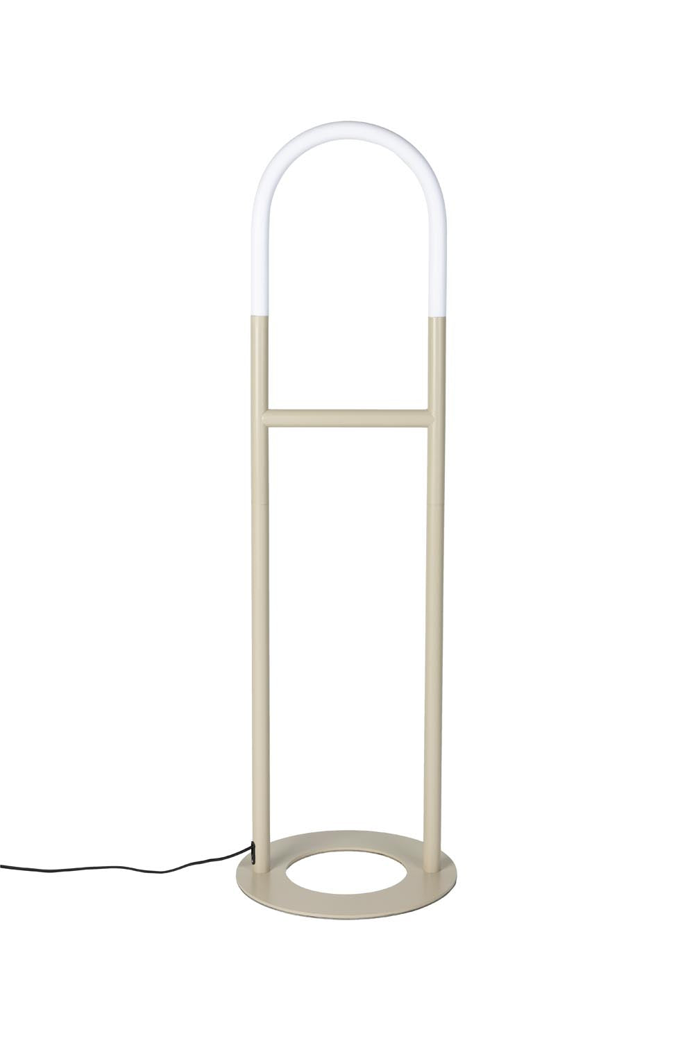 Die Arch Stehlampe von Zuiver: Römische Eleganz trifft modernes Design. Dimmbar, mit Metallfuss und Acrylbogen in brauner Reisfarbe.