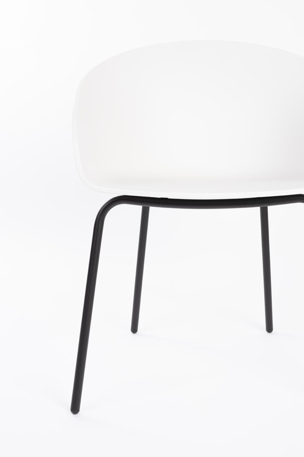 Entdecke den stilvollen Void Sessel von Zuiver – ein eleganter, umweltfreundlicher Stuhl aus 90 % recyceltem Kunststoff, ideal für dein modernes Zuhause.