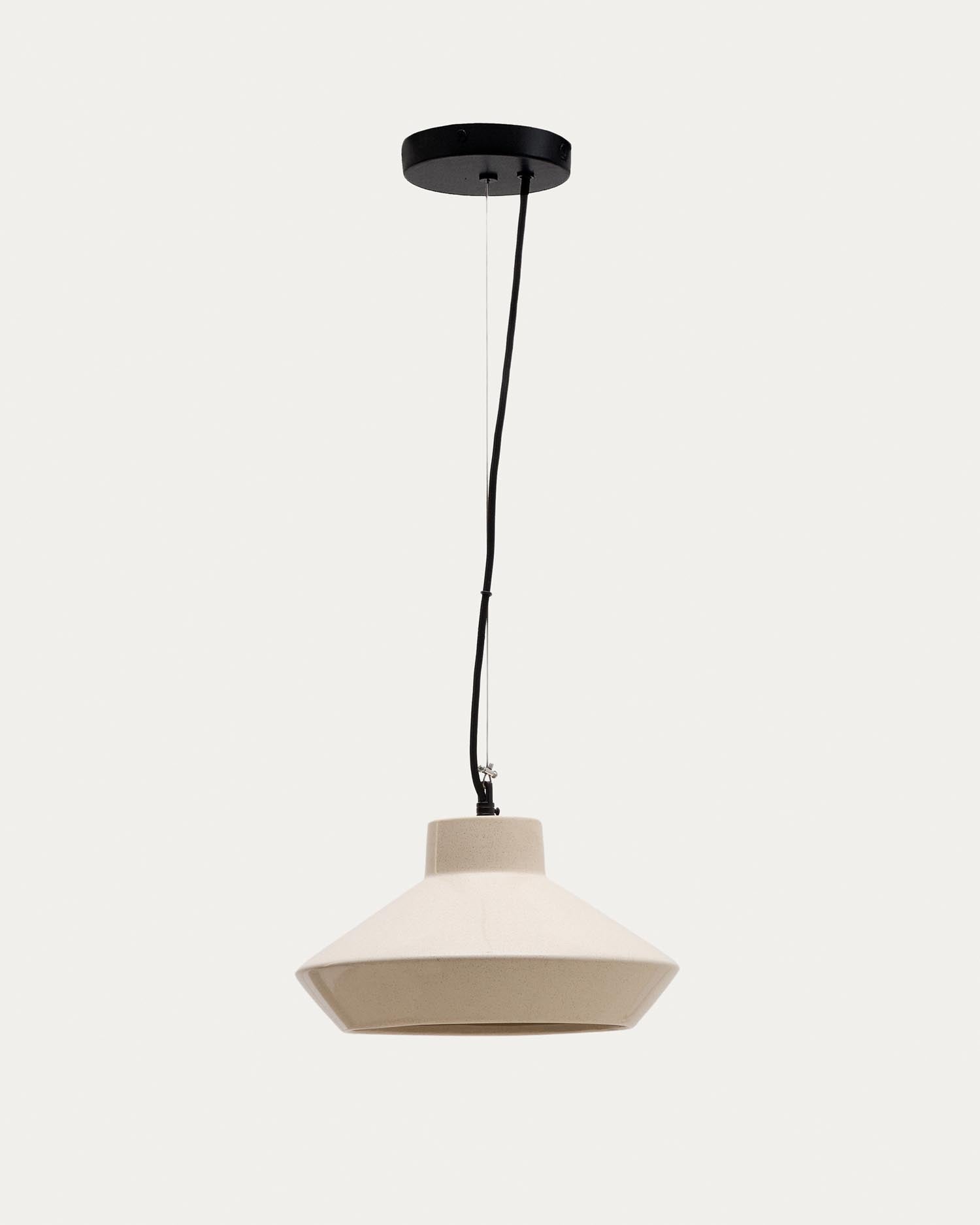 Deckenleuchte Portol aus beiger Keramik in Beige präsentiert im Onlineshop von KAQTU Design AG. Pendelleuchte ist von Kave Home