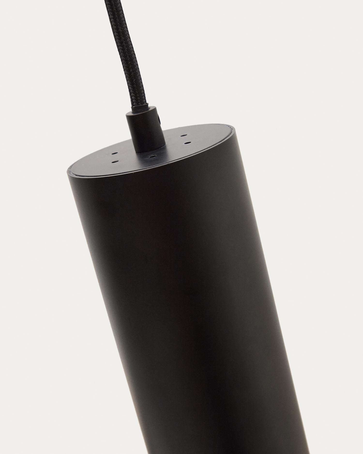 Elegante Deckenleuchte Andia aus Aluminium mit schwarzem Finish. Ideal für stilvolle Räume, bietet warmes Licht und modernes Design.