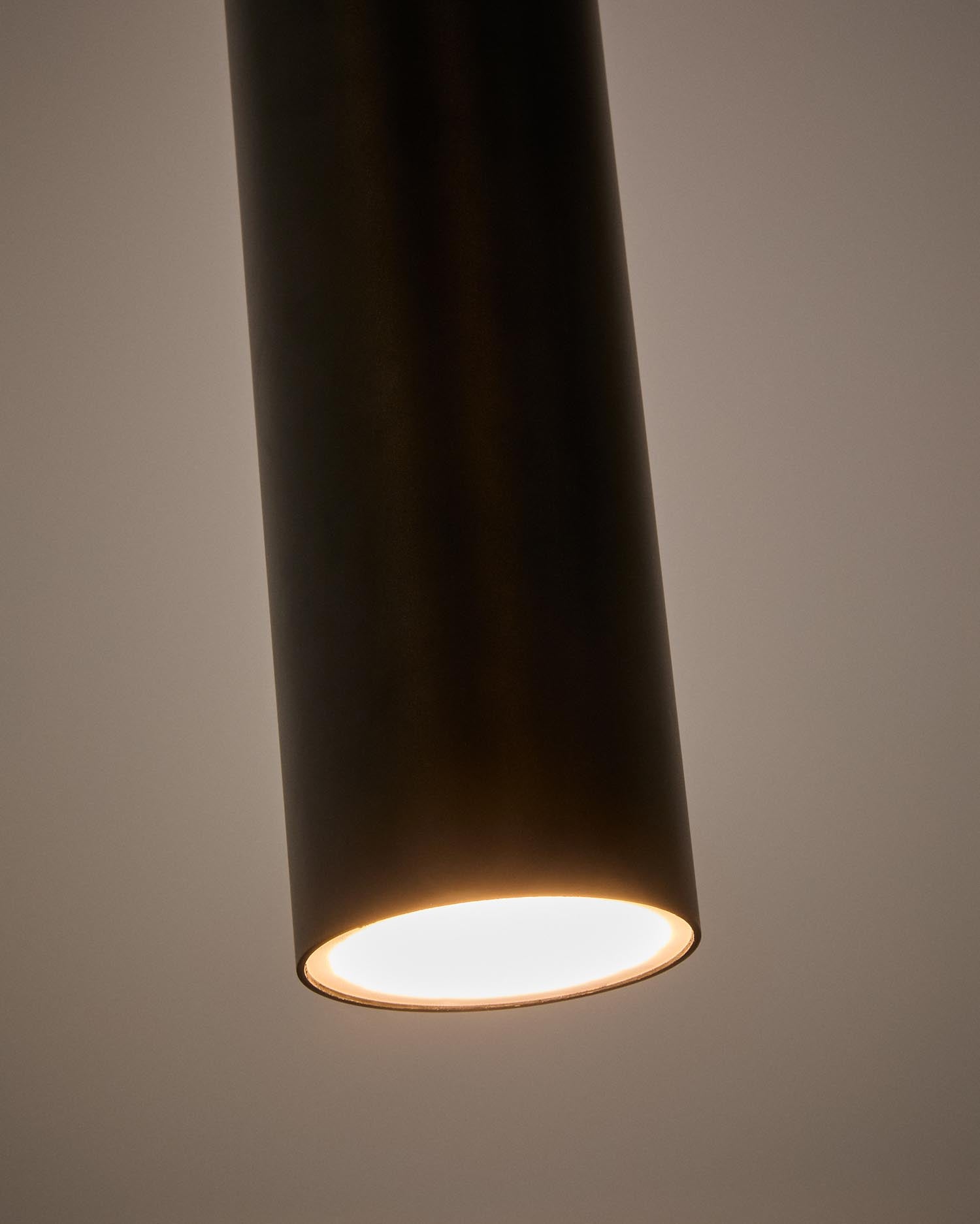 Moderne Deckenleuchte Andia aus Aluminium in elegantem Schwarz. Perfekte Lichtquelle für jeden Raum, vereint Stil und Funktionalität.