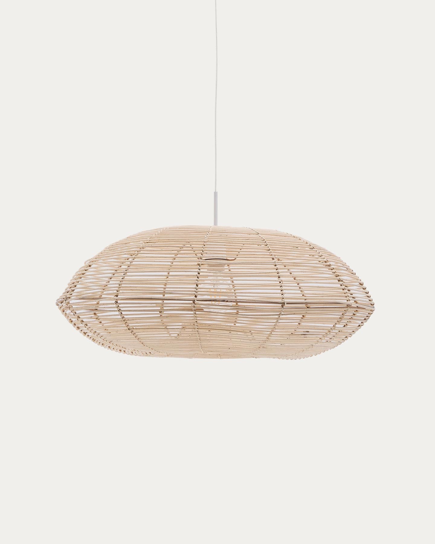 Lampenschirm für Deckenleuchte Flaro aus Rattan mit aufgehelltem Finish Ø 70 cm in Natur präsentiert im Onlineshop von KAQTU Design AG. Lampenschirm ist von Kave Home
