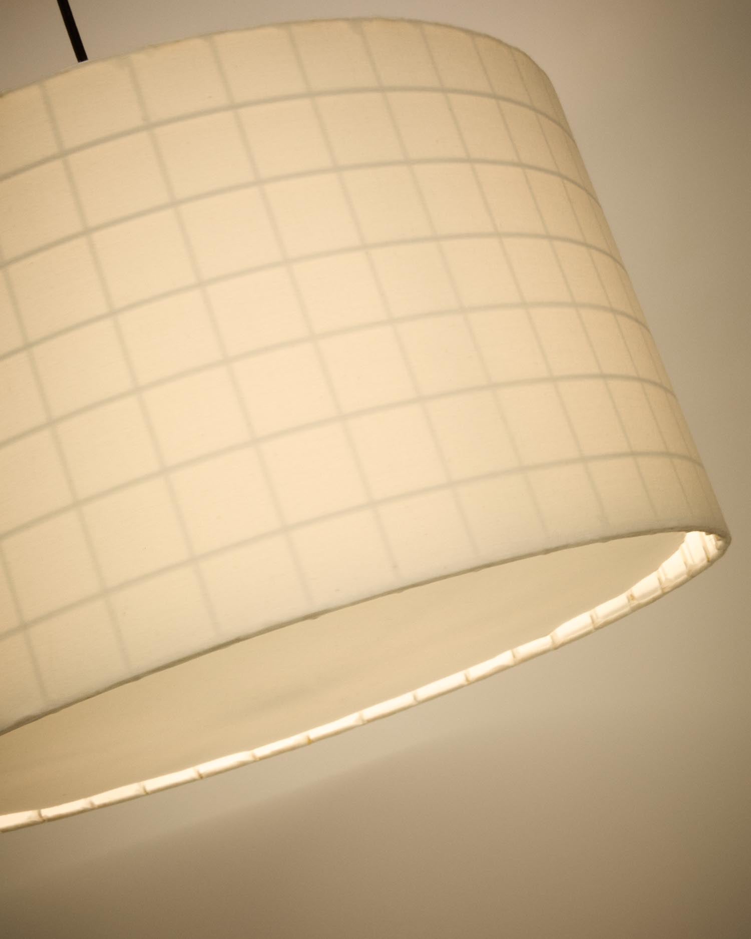 Verleihen Sie Ihrem Zuhause mit dem Dulan Lampenschirm (Ø 45 cm) aus hochwertiger Baumwolle von Kave Home eine stilvolle Note und warme Atmosphäre.