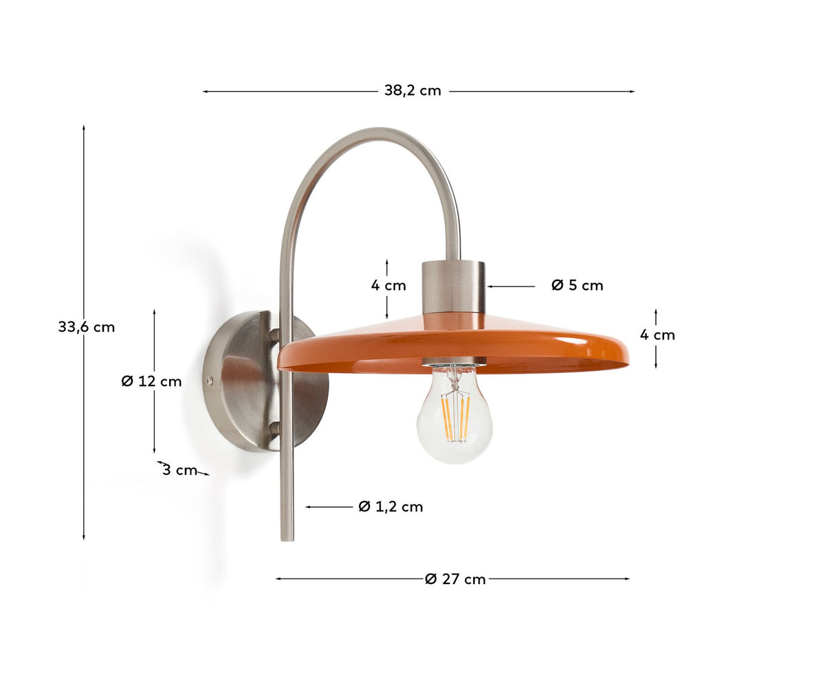 Wandleuchte Nuvira aus hellgrauem gebürstetem Metall mit orangefarbenem Schirm in Orange, Silber präsentiert im Onlineshop von KAQTU Design AG. Wandleuchte ist von Kave Home