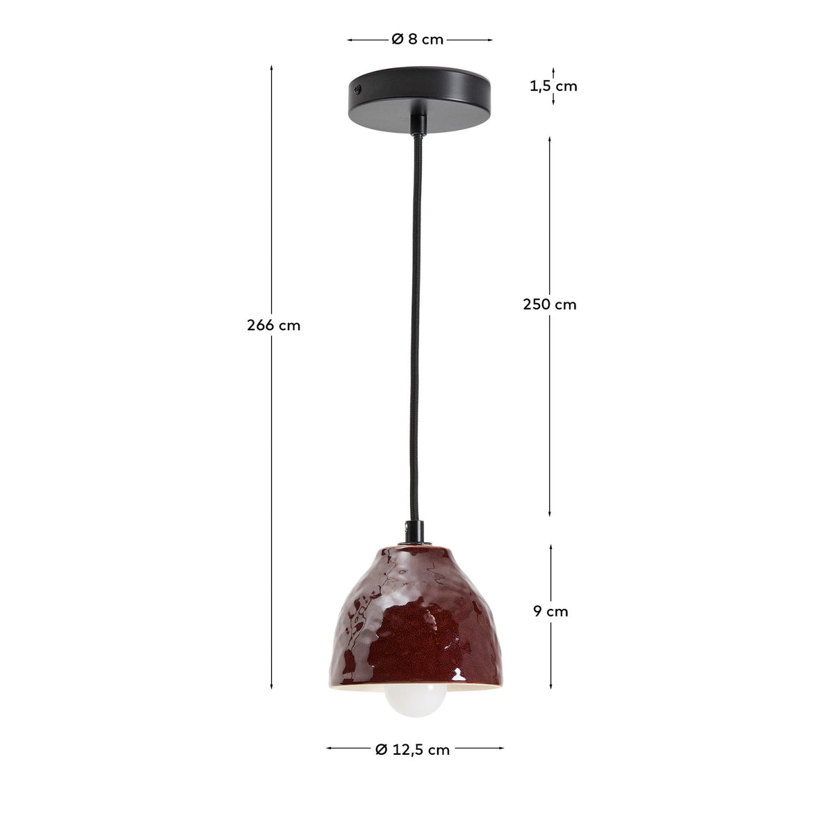 Deckenleuchte Drava aus burgunderroter Keramik in Schwarz präsentiert im Onlineshop von KAQTU Design AG. Lampenschirm ist von Kave Home