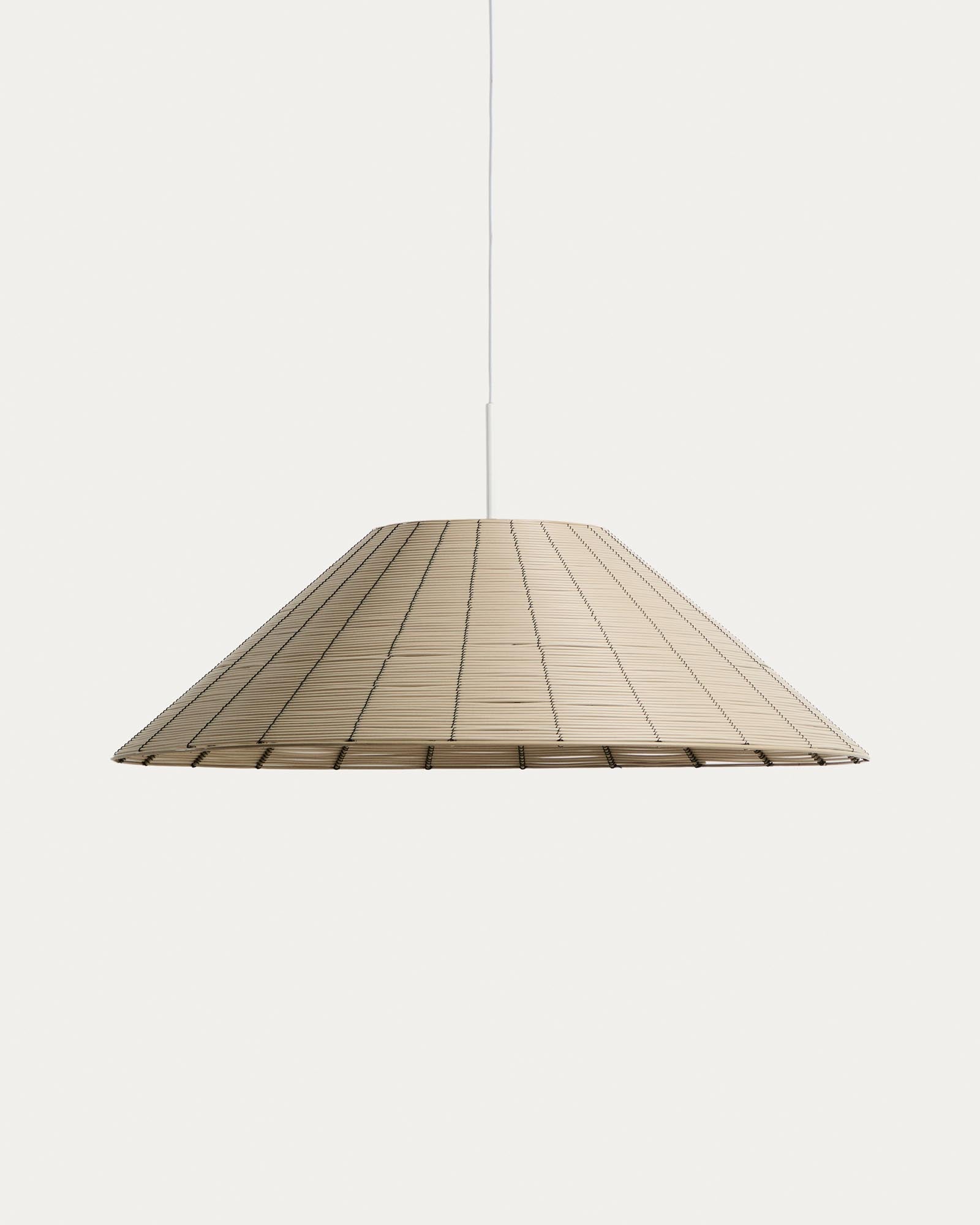 Lampenschirm für die Outdoor-Deckenleuchte Saranella aus hellgrauem synthetischem Rattan, Ø 70 cm in Beige präsentiert im Onlineshop von KAQTU Design AG. Outdoor Pendelleuchte ist von Kave Home