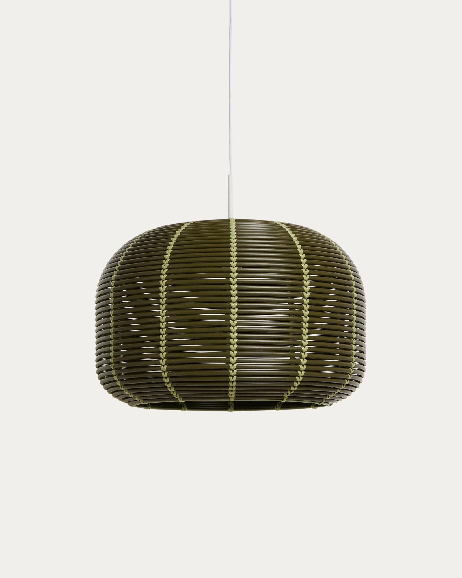 Lampenschirm für die Outdoor-Deckenleuchte Garoina aus synthetischem Rattan in Grün, Ø 50 cm in Grün präsentiert im Onlineshop von KAQTU Design AG. Outdoor Tischleuchte ist von Kave Home