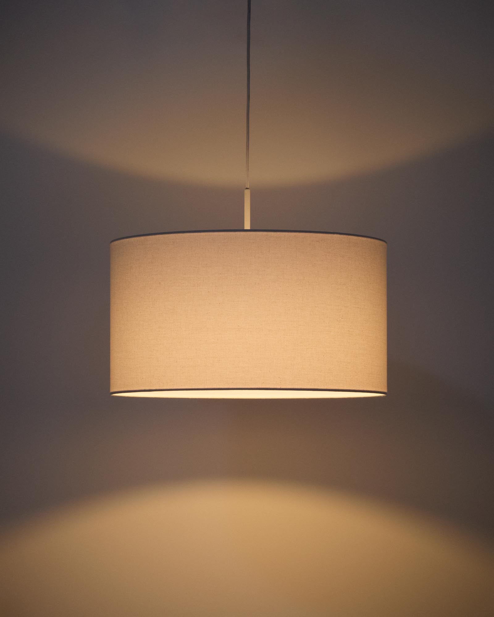 Eleganter Lampenschirm aus elfenbeinfarbener Baumwolle mit einem Durchmesser von 45 cm, ideal für eine stilvolle Raumgestaltung.