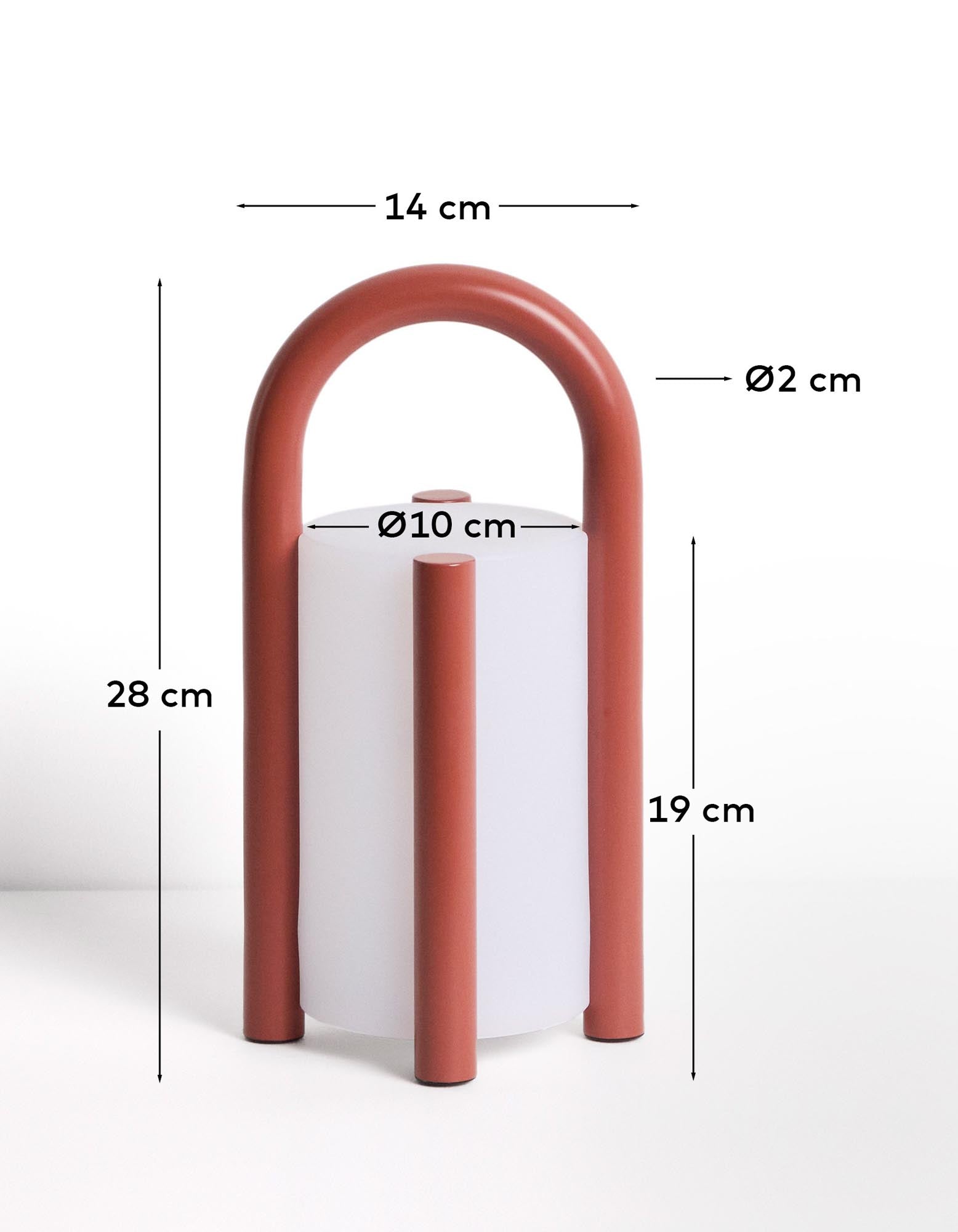 Moderne, tragbare Tischlampe Leros in terrakottafarbenem Stahl und robustem Polyethylen, perfekt für stimmungsvolle Abende im Freien.