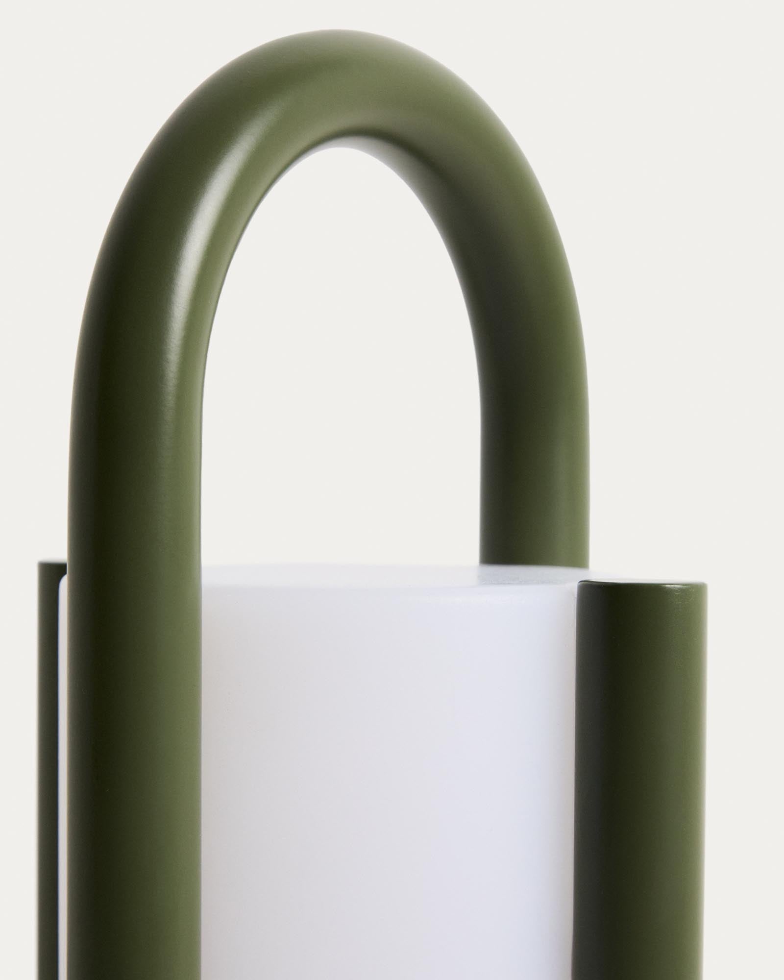 Kleine, elegante Tischlampe Leros in grünem Stahl und Polyethylen, perfekt für stimmungsvolle Abende im Freien.