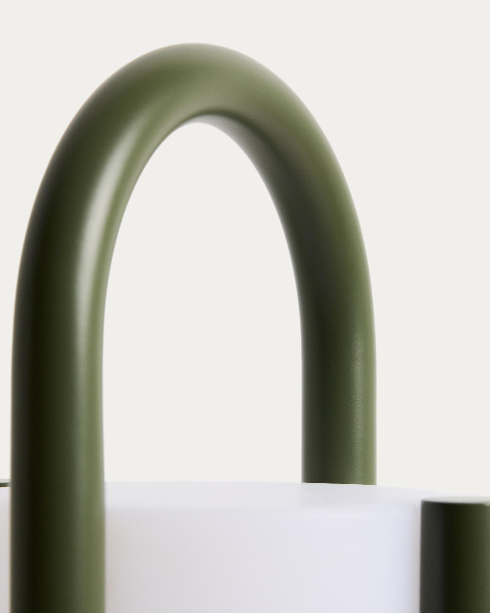 Stilvolle Outdoor Tischlampe Leros in ansprechendem Dunkelgrün, aus langlebigem Polyethylen und Stahl, perfekt für Garten und Terrasse.