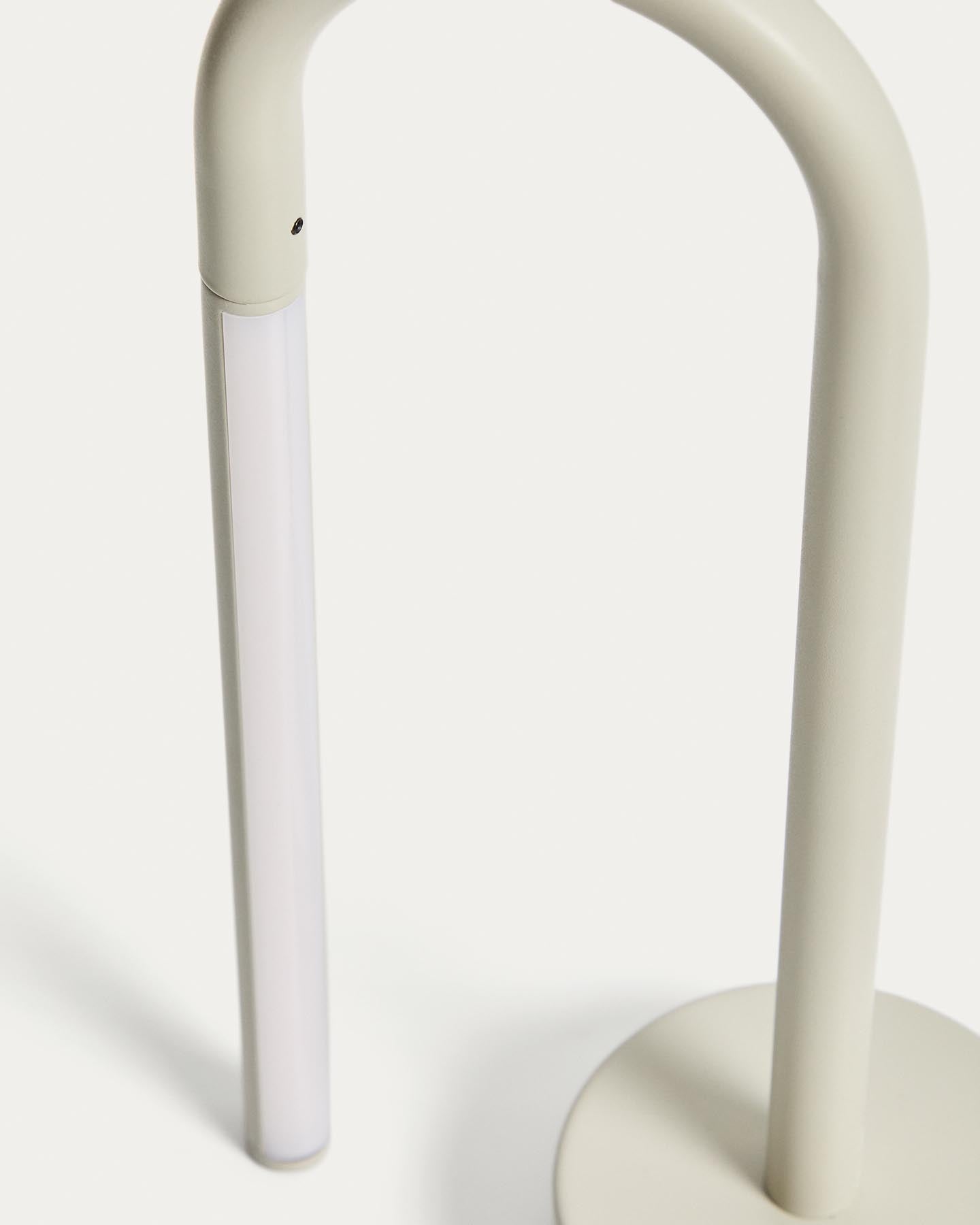 Tragbare Tischlampe Bow aus grauem Aluminium in Grau präsentiert im Onlineshop von KAQTU Design AG. Tischleuchte ist von Kave Home