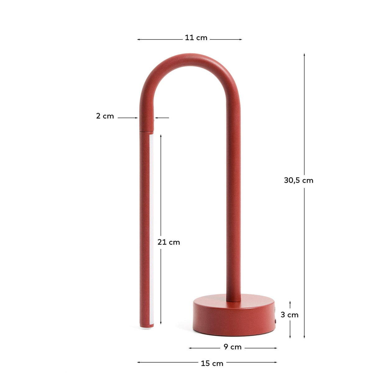 Tragbare Tischlampe Bow aus rotem Aluminium in Rot präsentiert im Onlineshop von KAQTU Design AG. Tischleuchte ist von Kave Home
