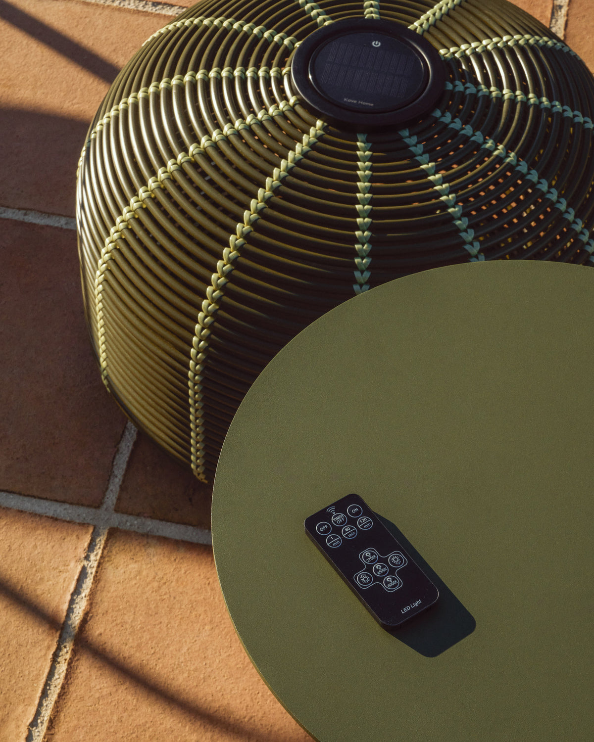 Fernbedienung Volian für Outdoor-Lampen in Schwarz präsentiert im Onlineshop von KAQTU Design AG. Outdoor Tischleuchte ist von Kave Home