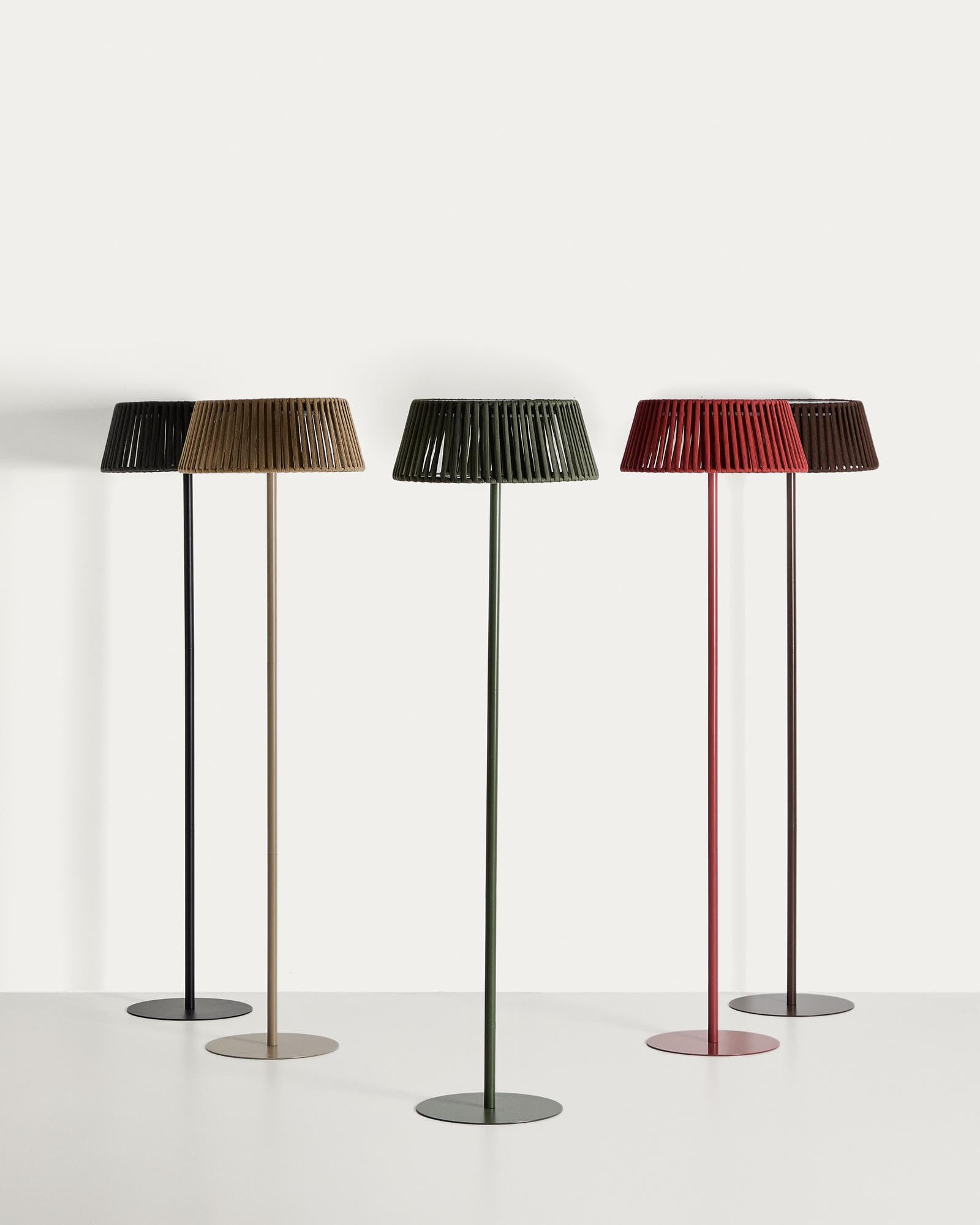Moderne Solar-Stehlampe Aldet mit einzigartigem Seil-Design und stabiler schwarzer Metallbasis, Ø 46 cm, perfekt für den Außenbereich.