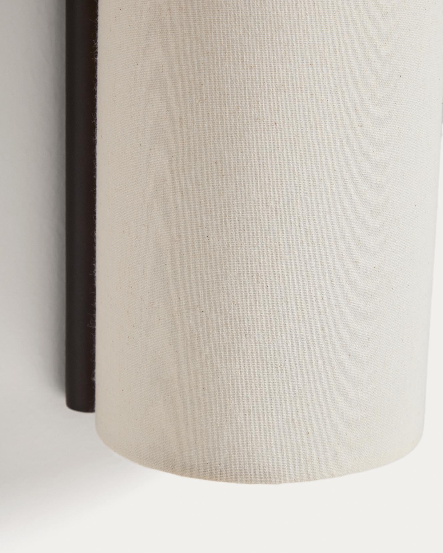 Wandleuchte Umbran aus dunkelbraunem Kautschukholz und Leinen in Beige in Beige präsentiert im Onlineshop von KAQTU Design AG. Wandleuchte ist von Kave Home