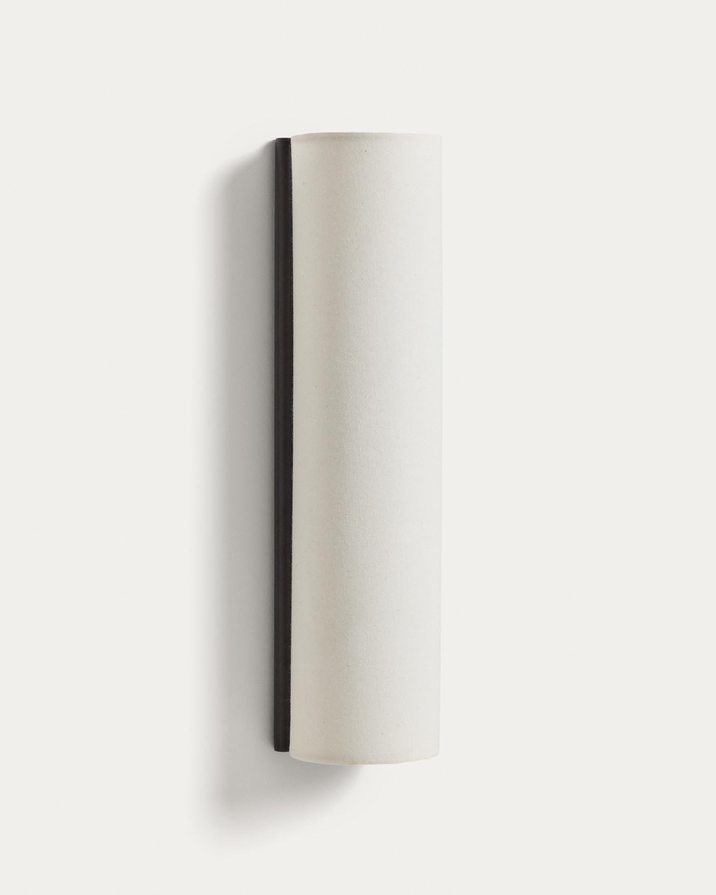 Wandleuchte Umbran aus dunkelbraunem Kautschukholz und Leinen in Beige in Beige präsentiert im Onlineshop von KAQTU Design AG. Wandleuchte ist von Kave Home