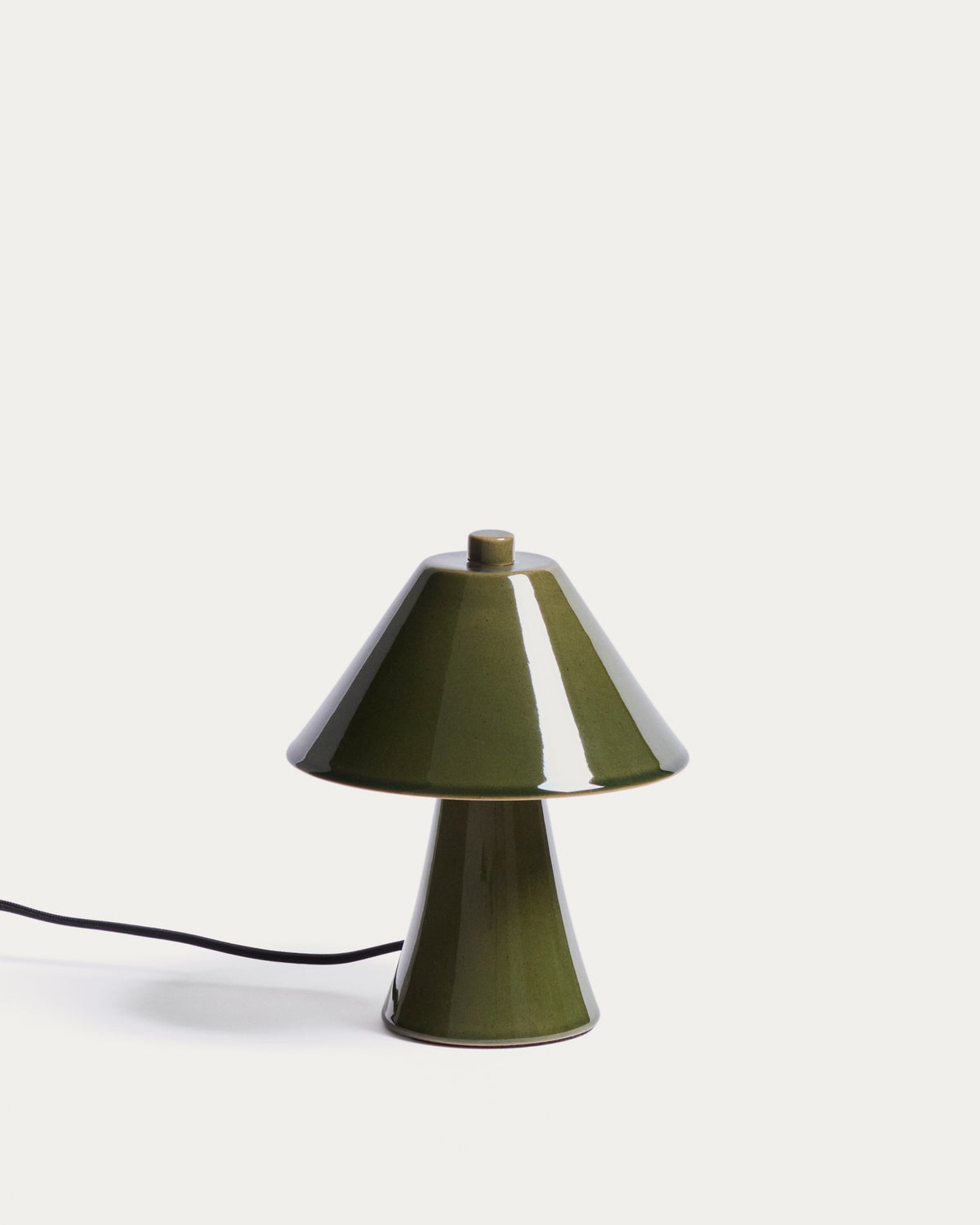 Tischlampe Ceren von Kave Home aus grüner Keramik, Höhe 21 cm, mit Handschalter, Nennspannung 230 V, Gewicht 0.7 kg.