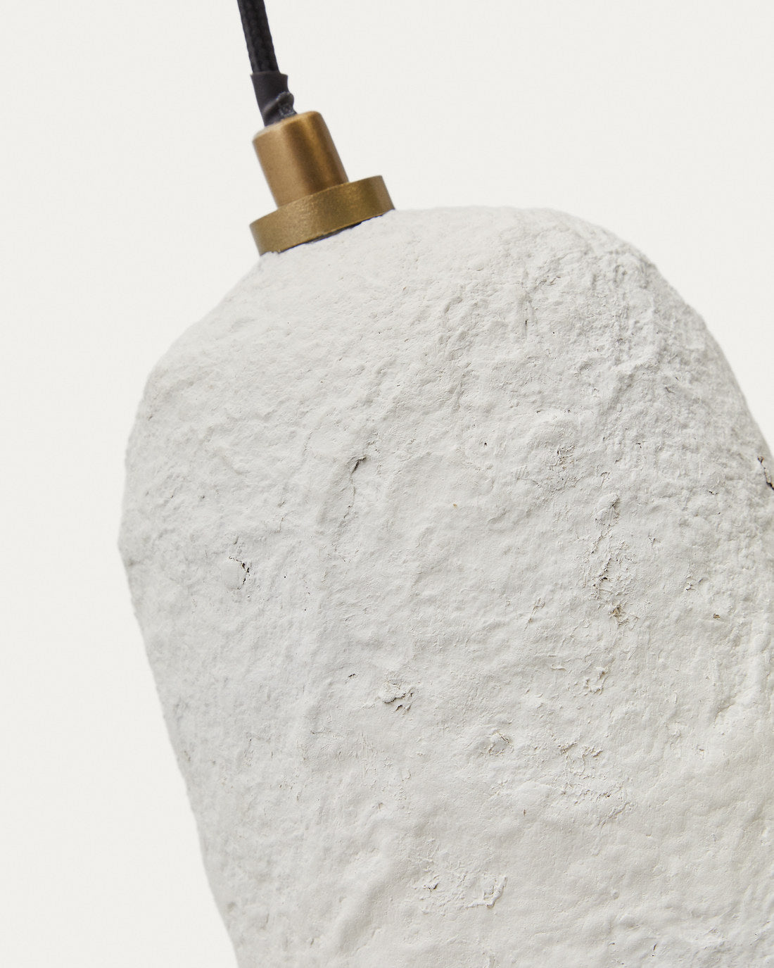 Ullaro Deckenlampe aus Papiermaché weiss Ø 11,5 cm in Weiss präsentiert im Onlineshop von KAQTU Design AG. Pendelleuchte ist von Kave Home