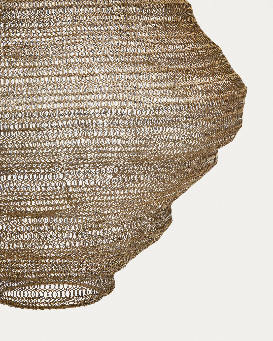 Sarraco Deckenlampe aus Metall goldfarben Ø 48,5 cm in Gold präsentiert im Onlineshop von KAQTU Design AG. Pendelleuchte ist von Kave Home