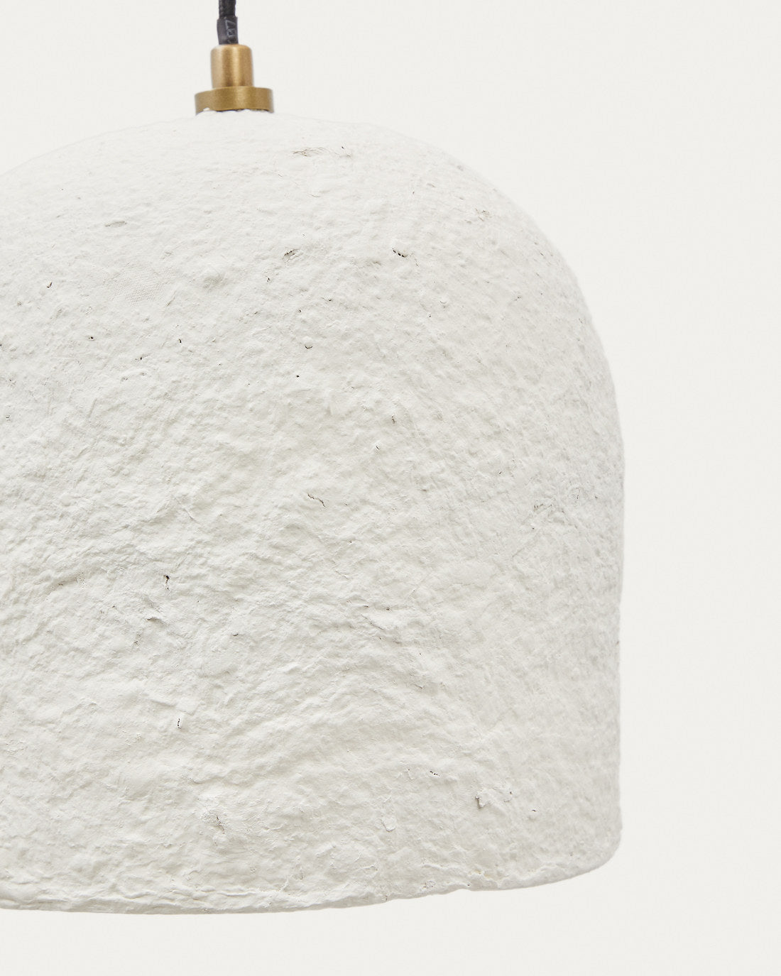 Calvia Deckenlampe aus Papiermaché weiss Ø 25 cm in Weiss präsentiert im Onlineshop von KAQTU Design AG. Pendelleuchte ist von Kave Home