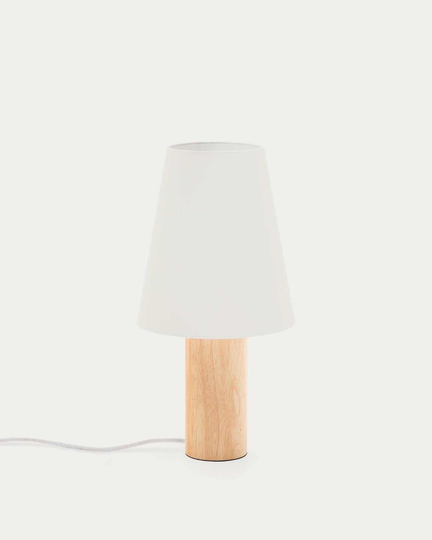 Tischlampe Marga aus massivem Gummibaumholz mit naturfarbenem Finish in Hellbraun präsentiert im Onlineshop von KAQTU Design AG. Tischleuchte ist von Kave Home