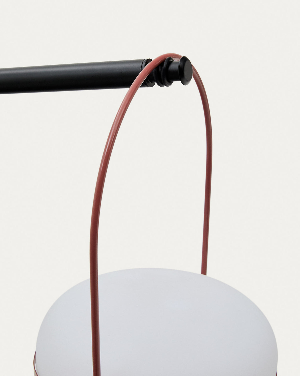 Standfuss für tragbare Lampen Nali aus Metall mit schwarzer Lackierung. in Schwarz präsentiert im Onlineshop von KAQTU Design AG. Outdoor Stehleuchte ist von Kave Home