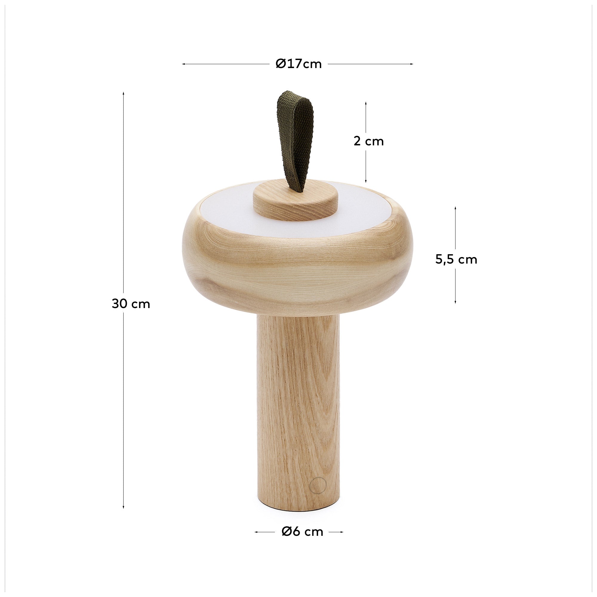 Die Luba Tischlampe von Kave Home aus massivem Eschenholz und grünem Baumwollgriff bringt Eleganz und Gemütlichkeit in jeden Raum.