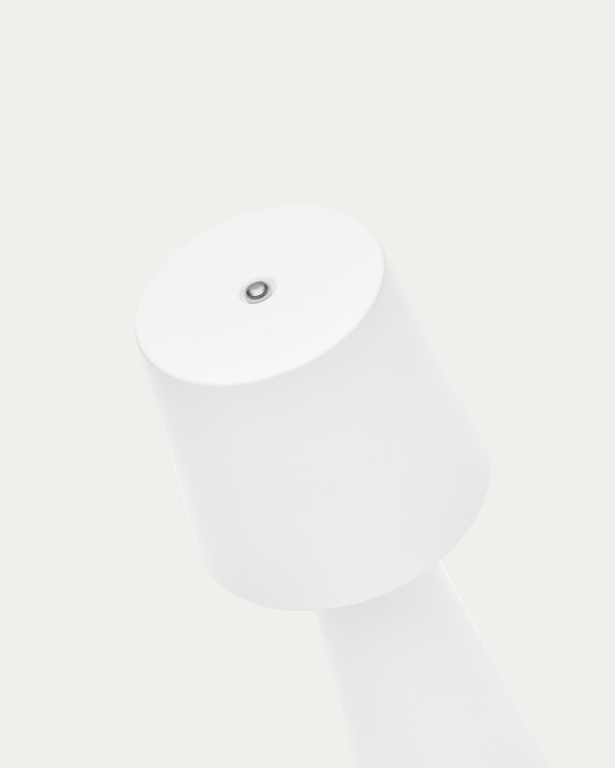 Arenys Outdoor Tischlampe klein aus Metall mit weissem Lackfinish in Weiss präsentiert im Onlineshop von KAQTU Design AG. Outdoor Tischleuchte ist von Kave Home