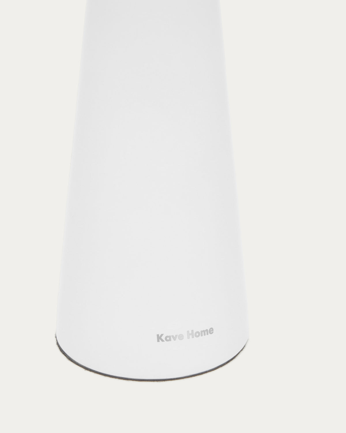 Arenys Outdoor Tischlampe klein aus Metall mit weissem Lackfinish in Weiss präsentiert im Onlineshop von KAQTU Design AG. Outdoor Tischleuchte ist von Kave Home