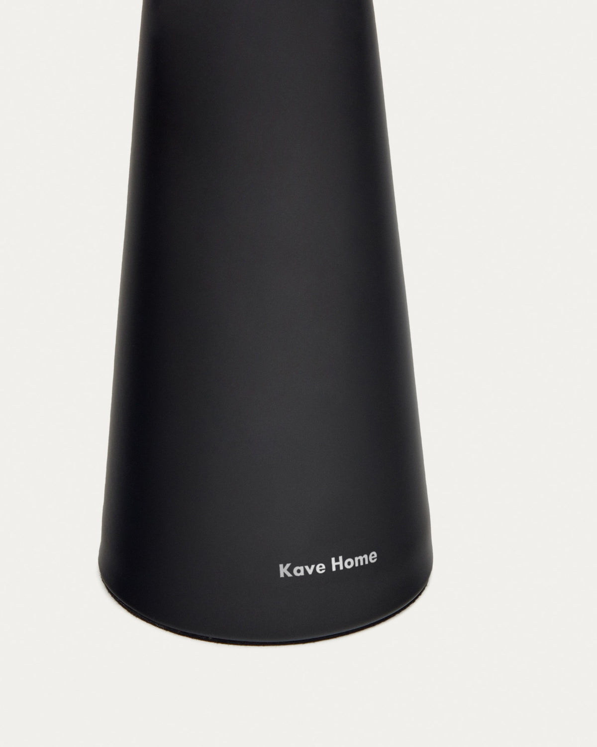 Arenys Outdoor Tischlampe klein aus Metall mit schwarzem Lackfinish in Schwarz präsentiert im Onlineshop von KAQTU Design AG. Outdoor Tischleuchte ist von Kave Home