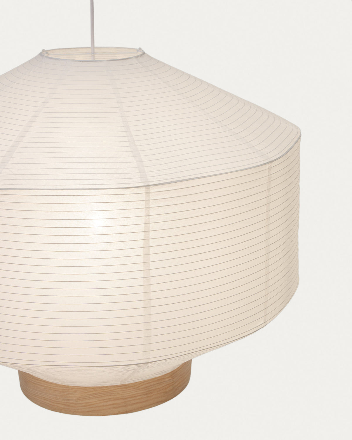 Lampenschirm für Deckenleuchte Hila aus weissem Papier und Naturholzfurnier Ø 80 cm in Weiss präsentiert im Onlineshop von KAQTU Design AG. Lampenschirm ist von Kave Home