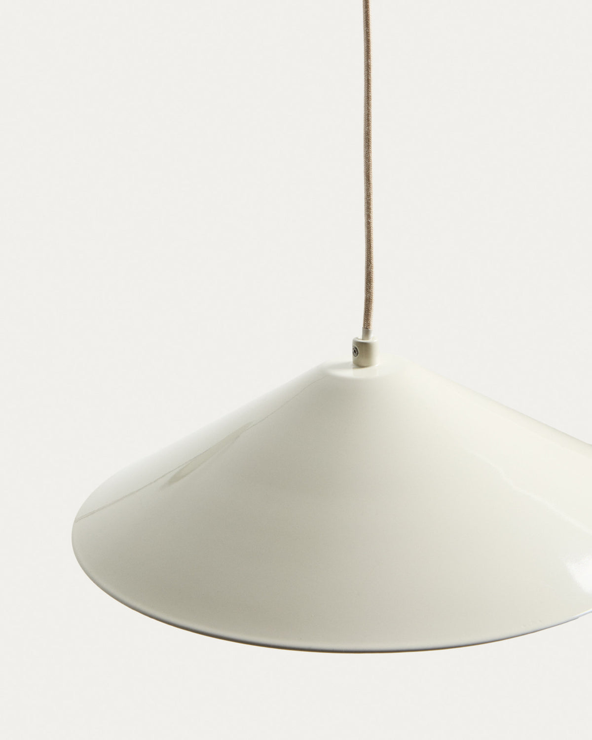 Wandleuchte Kally aus Metall mit beige lackiertem Finish in Weiss präsentiert im Onlineshop von KAQTU Design AG. Wandleuchte ist von Kave Home