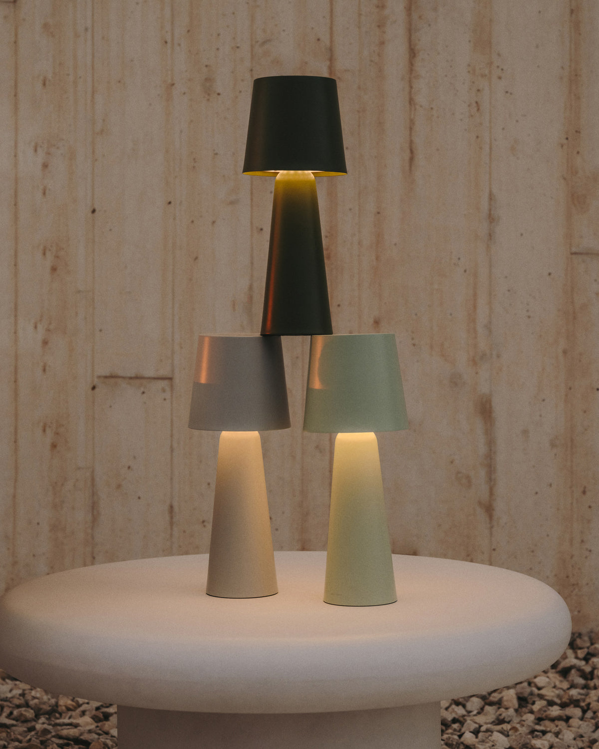 Arenys Outdoor Tischlampe gross aus Metall mit türkisfarbenem Lackfinish in Türkis präsentiert im Onlineshop von KAQTU Design AG. Tischleuchte ist von Kave Home