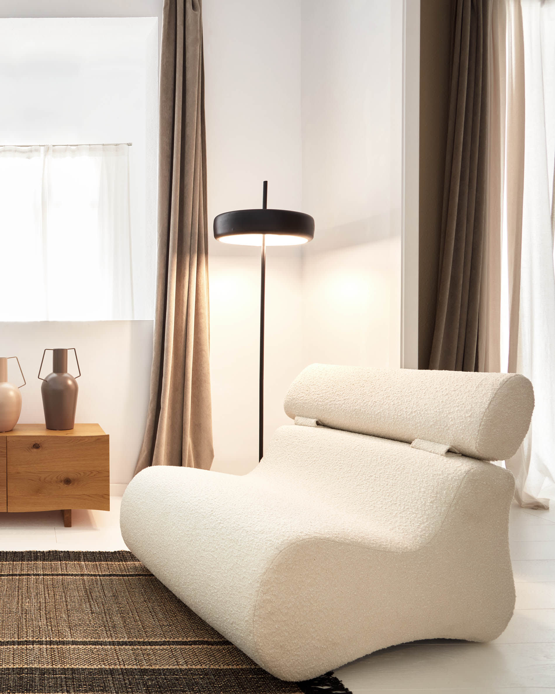 Eleganter Vorhang aus Baumwolle und Leinen in Weiss, 140x270 cm, von Kave Home. Perfekt für stilvolle Wohnräume.