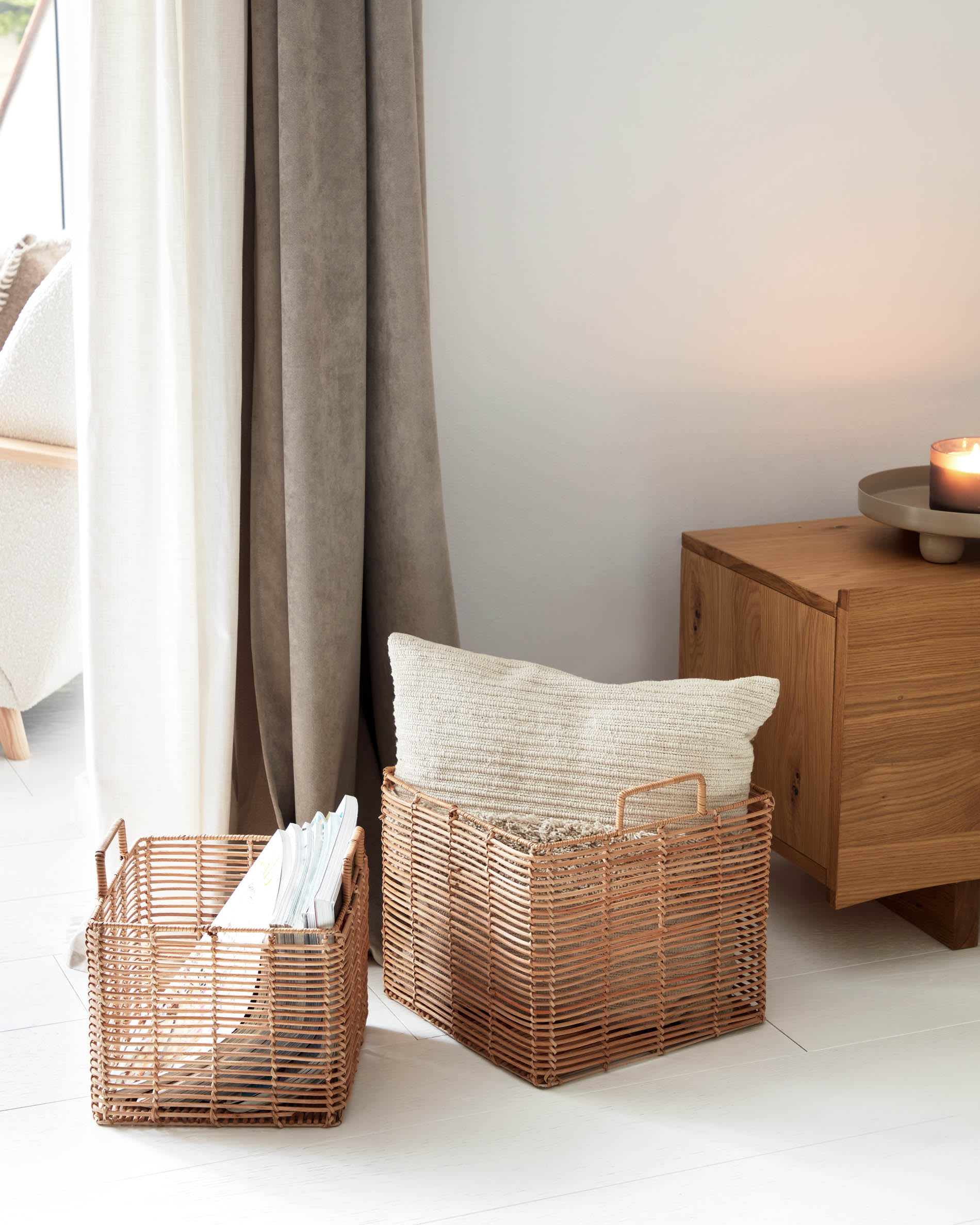 Eleganter Vorhang aus Baumwolle und Leinen in Weiss, 140x270 cm, von Kave Home. Perfekt für stilvolle Wohnräume.