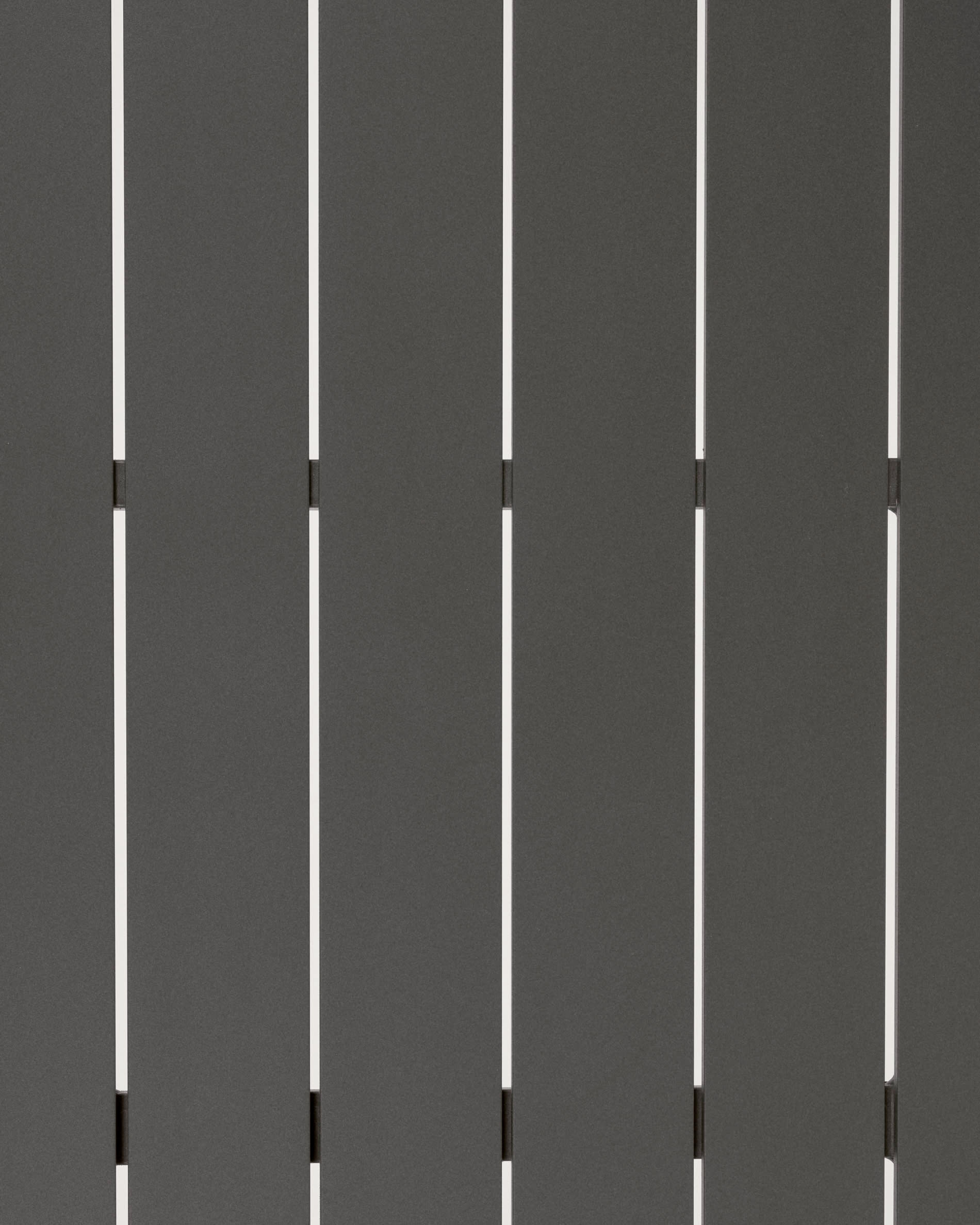 Moderner Zaltana Outdoor-Tisch aus langlebigem Aluminium in elegantem Dunkelgrau, ausziehbar von 140 auf 200 cm – ideal für gesellige Anlässe.