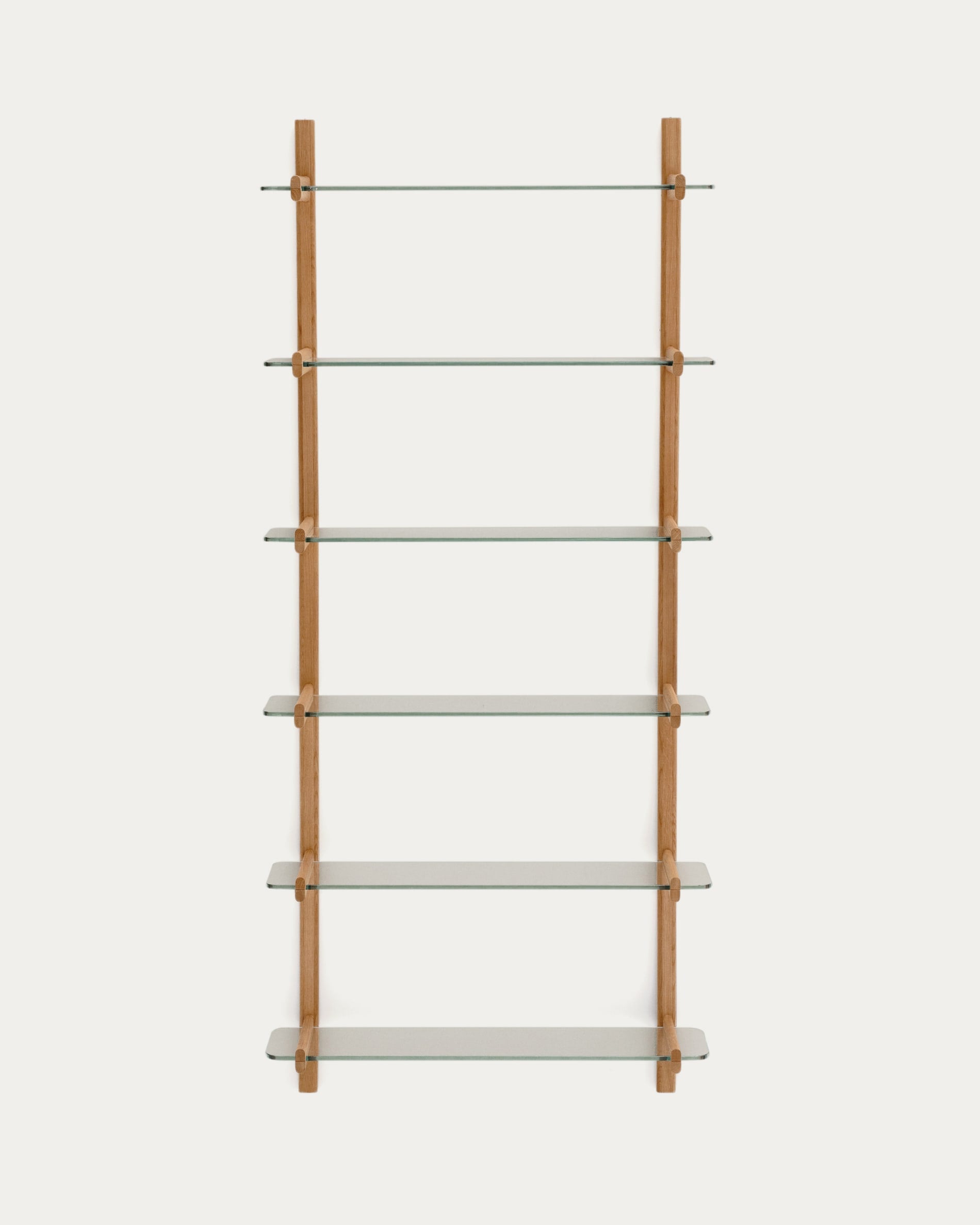 Elegantes Regal Sitra mit 6 Glasböden und Eichenholz, 90 cm breit, FSC-zertifiziert, ideal für stilvolle und nachhaltige Einrichtung.