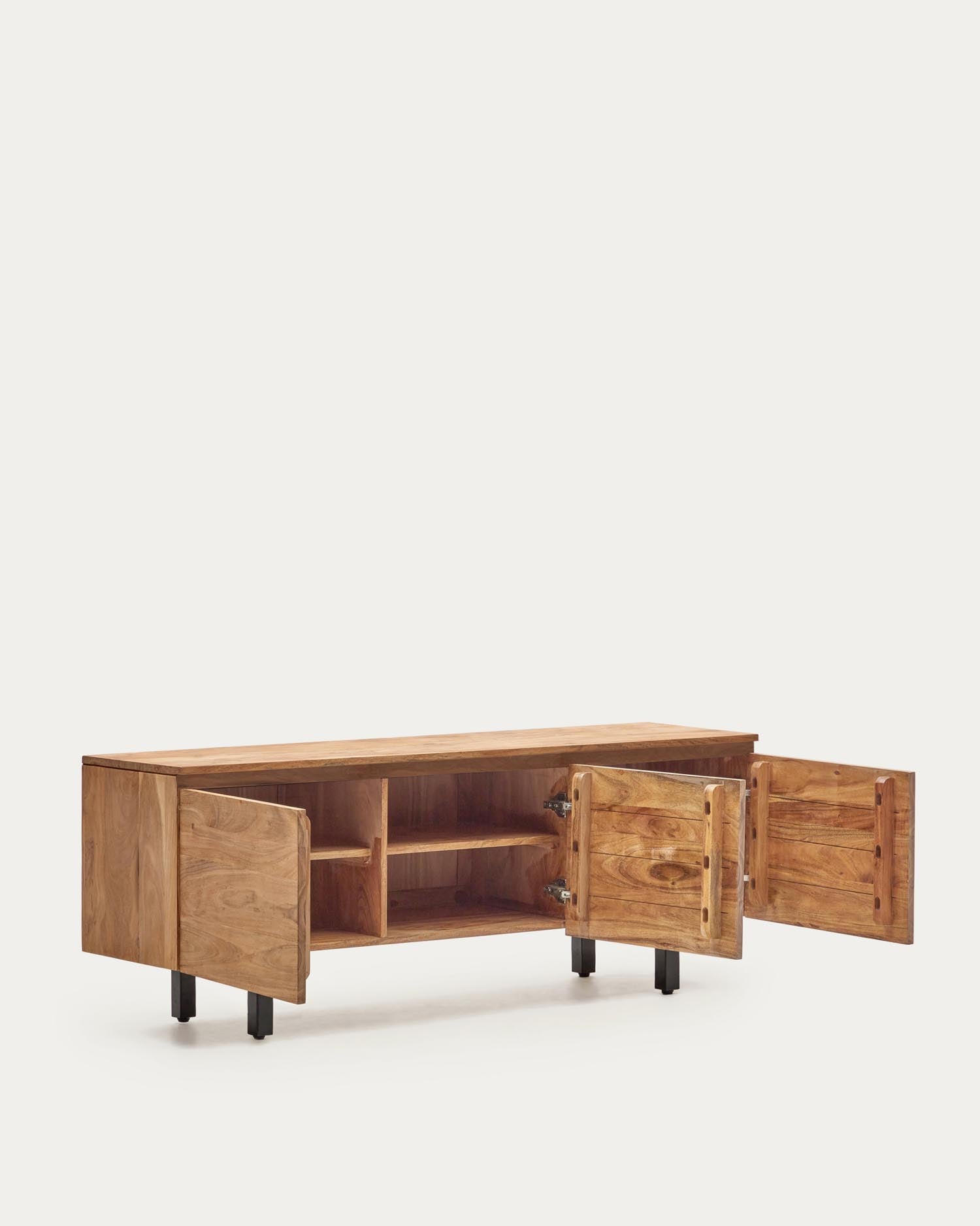 Entdecken Sie das stilvolle 3-türige TV-Möbel Uxue aus massivem Akazienholz mit gebleichtem Finish – ideal für elegantes Wohnen.