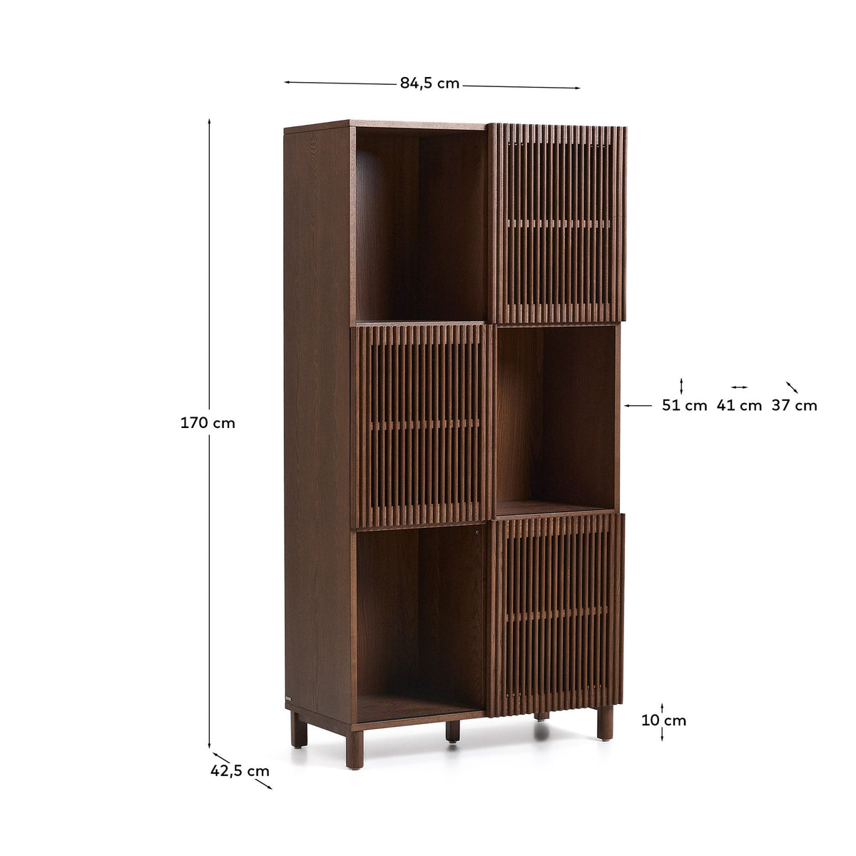 Regal Beyla aus Furnier und Massivholz aus Esche mit nussbaumfarbenem Finish 84,5 x 170 cm FSC 100% in Dunkelbraun präsentiert im Onlineshop von KAQTU Design AG. Bücherregal ist von Kave Home