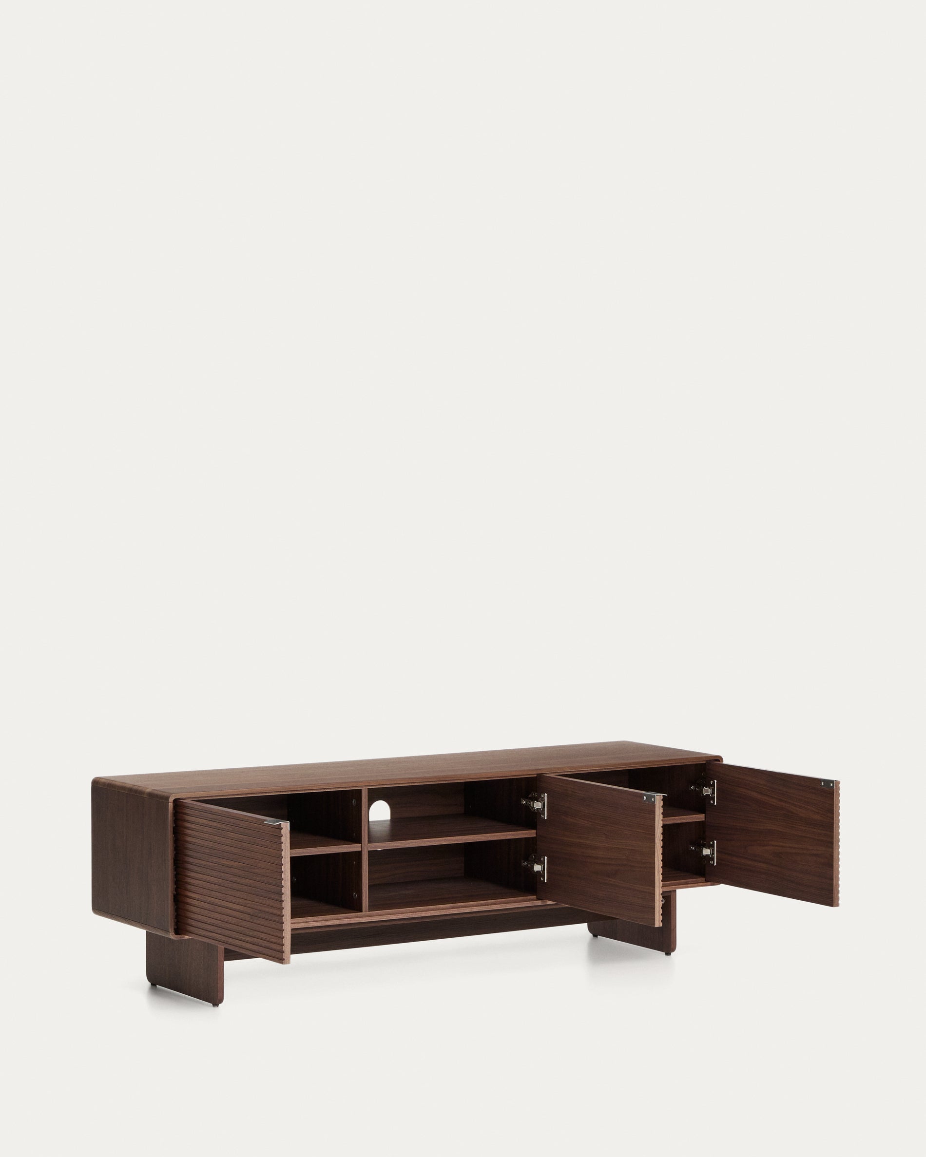 Elegantes TV-Möbel Norlen in Nussbaumfurnier, ausgestattet mit 3 Türen, ideal für stilvolle Wohnräume, Maße: 150 x 40 cm.